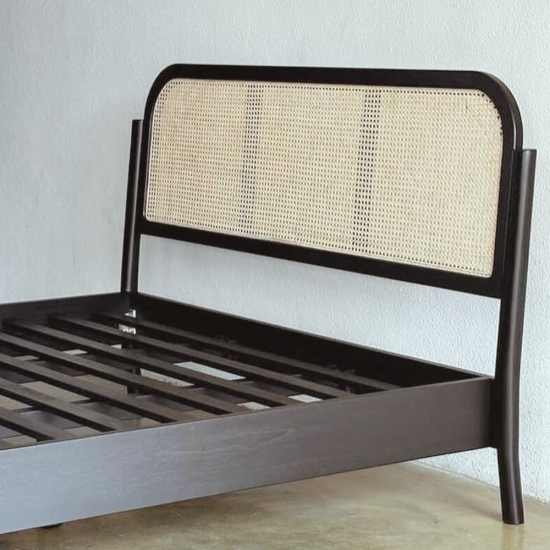 Dipan Tempat Tidur Minimalis Jati Kombinasi Rotan