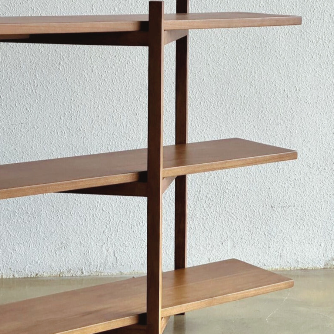 Shabi Shelving Rak Buku dan Pajangan Kayu Jati Scandinavia