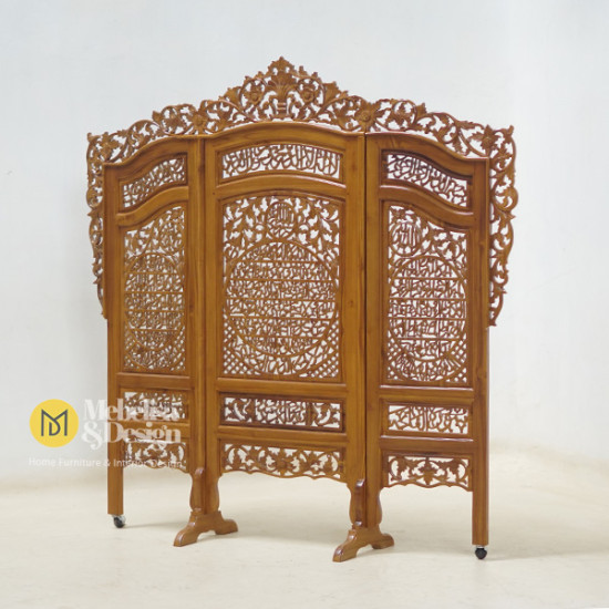 Sketsel Kaligrafi Kayu Jati Penyekat Ruangan