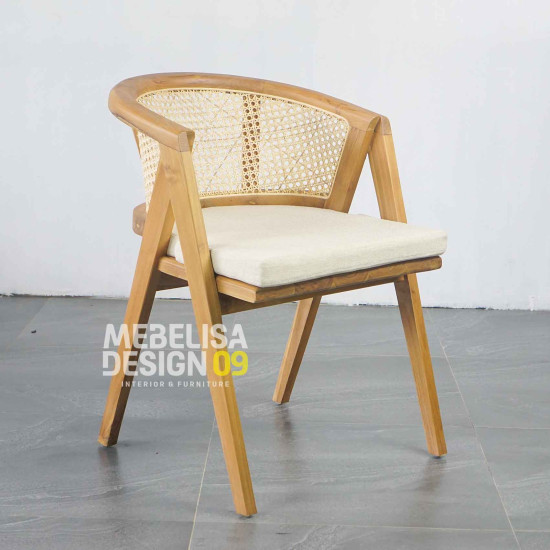 Amalia Kursi Makan Kayu Jati Sandaran Anyaman Rotan
