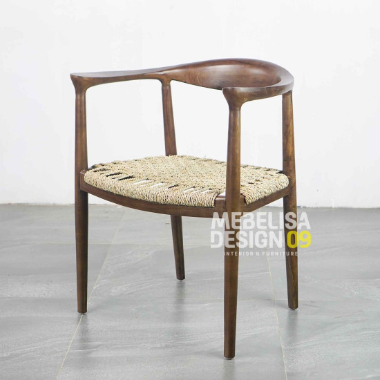 Kursi Makan Retro Dudukan Anyaman Rotan