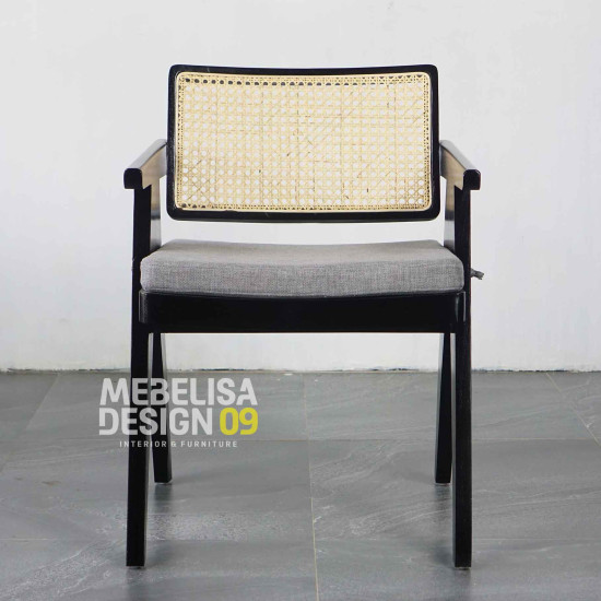 Kursi Makan Scandinavian Minimalis Sandaran Rotan + Bantalan