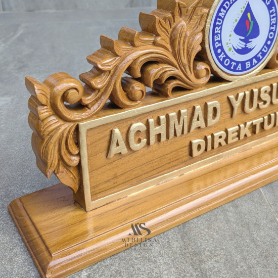 Papan Nama Meja Direktur Kayu Jati Ukiran