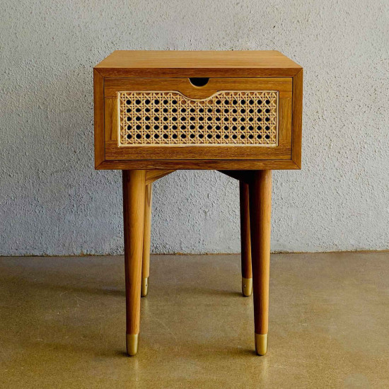 Rihana Nakas Tempat Tidur Minimalis Retro