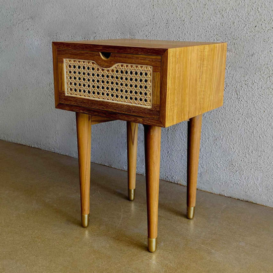 Rihana Nakas Tempat Tidur Minimalis Retro