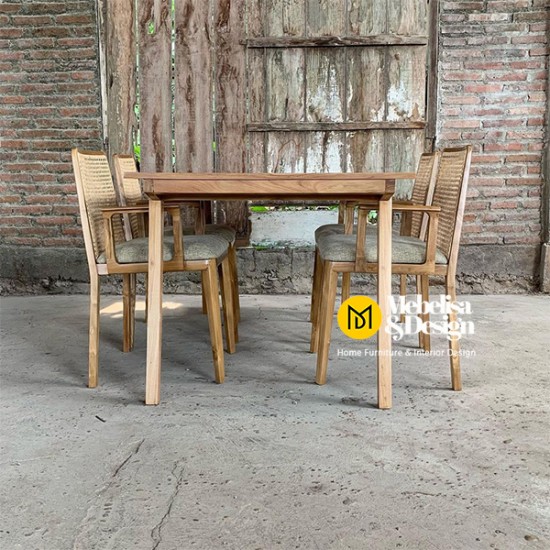 Set Kursi Meja Makan 4 Kursi Kombinasi Rotan Jati