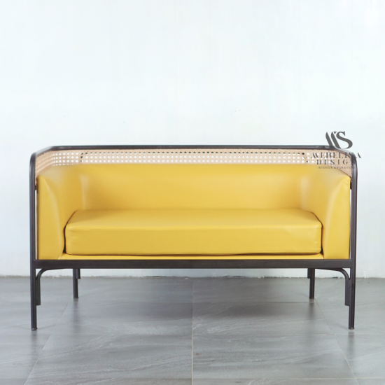 Sofa Bangku Santai Rangka Besi Kombinasi Anyaman Rotan