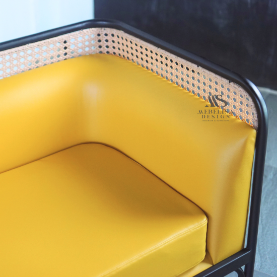 Sofa Bangku Santai Rangka Besi Kombinasi Anyaman Rotan