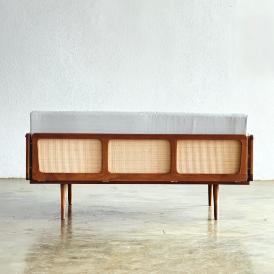 Tonia Sofa Bangku Minimalis Retro Kayu Jati Anyaman Rotan