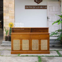 Bufet Pajangan Ruang Tamu Serbaguna Pintu Rotan