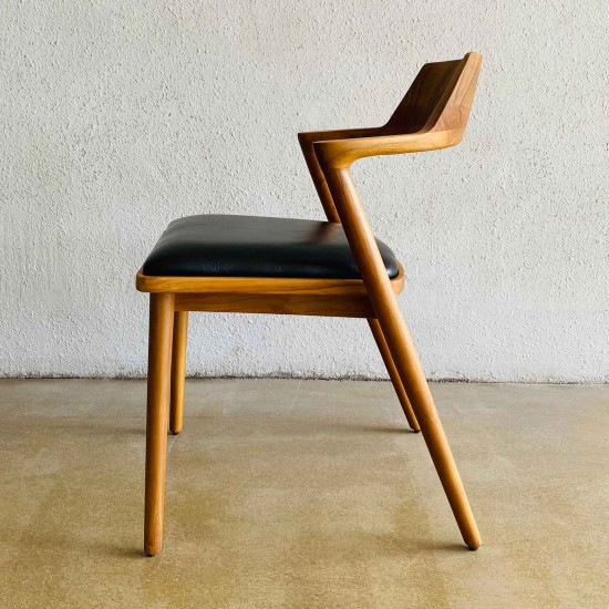 Zahra Chair Kursi Makan Cafe Model Retro Berlapis Kain Jok