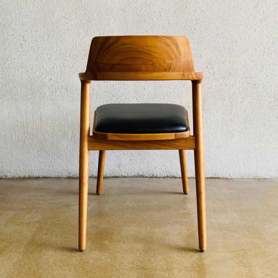 Zahra Chair Kursi Makan Cafe Model Retro Berlapis Kain Jok